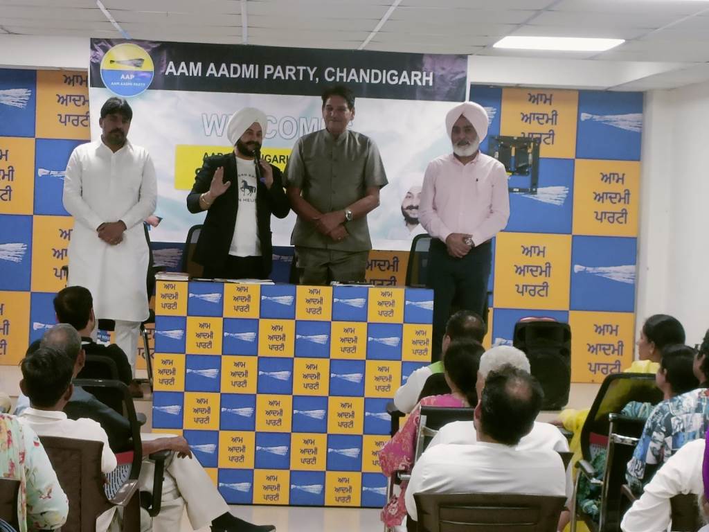 आम आदमी पार्टी के चंडीगढ़ प्रभारी जरनैल सिंह के नेतत्व में नगर निगम चुनाव चूनावो सबंधी की गई मीटिंग